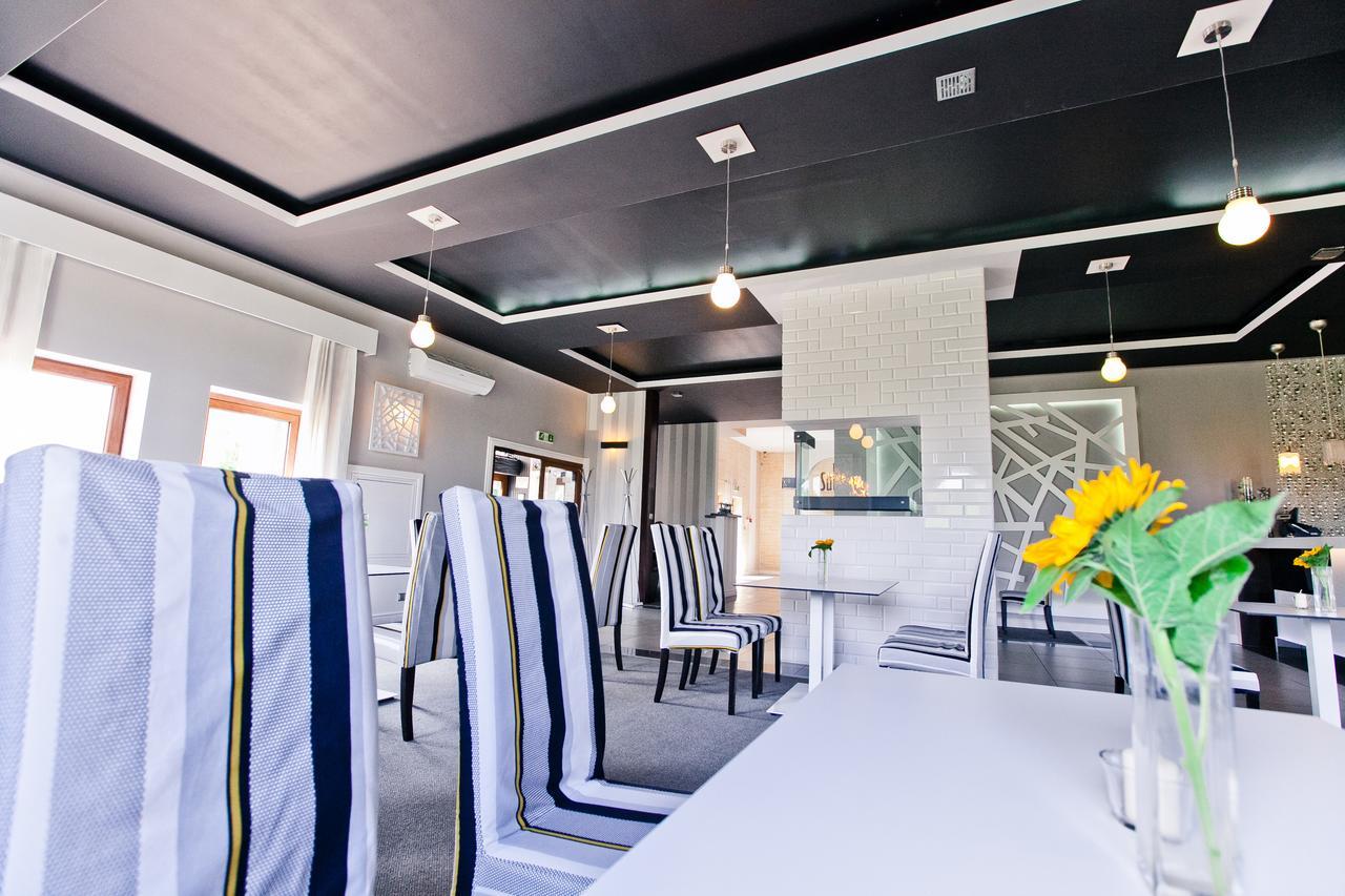 Hotel Sulbin Гарволин Екстериор снимка