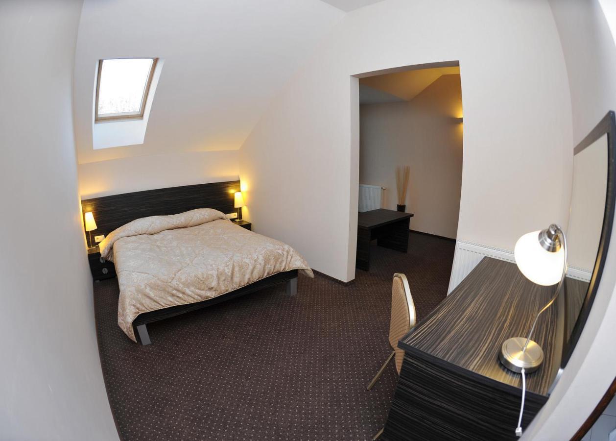 Hotel Sulbin Гарволин Екстериор снимка