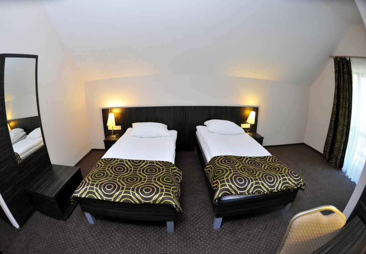 Hotel Sulbin Гарволин Екстериор снимка