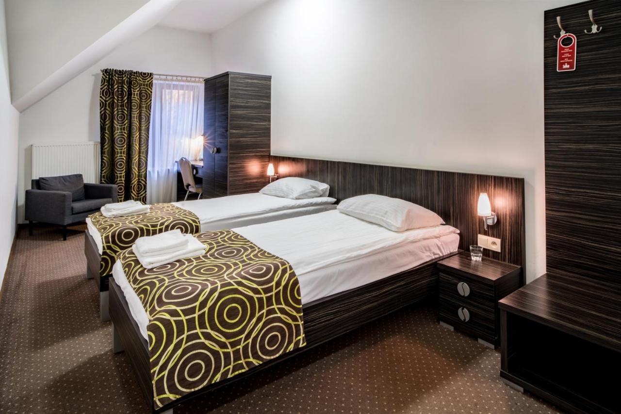 Hotel Sulbin Гарволин Екстериор снимка