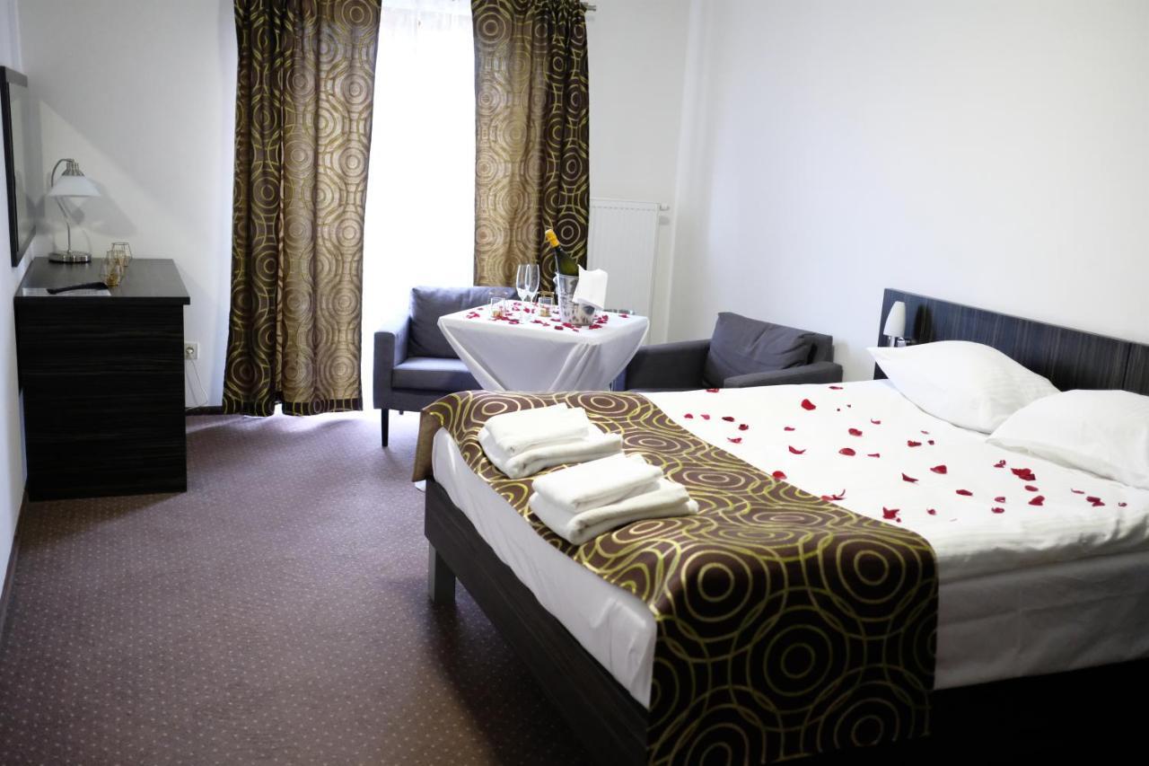 Hotel Sulbin Гарволин Екстериор снимка